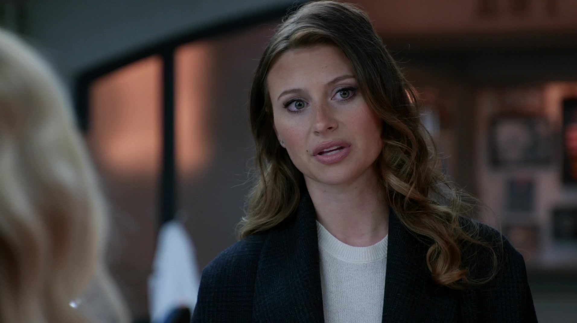 iZombie_3x12_LookingforMrGoodbrainPart1_0110.jpg